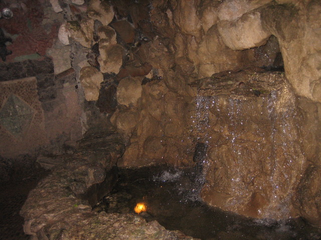 Once you get to the center (Grottel) of the maze, you pass through this underground chamber to exit