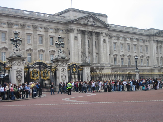 Waiting for the changing of the guards outside Buckingham Palace